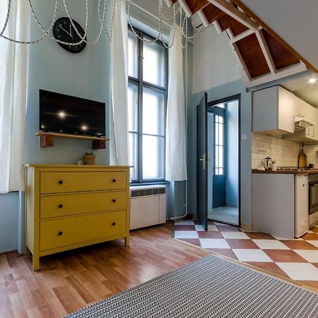Paulay'S Studio Apartment In The City Center. ブダペスト エクステリア 写真