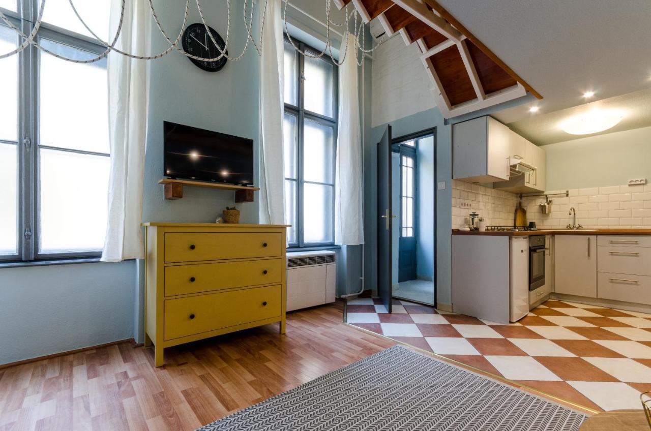 Paulay'S Studio Apartment In The City Center. ブダペスト エクステリア 写真