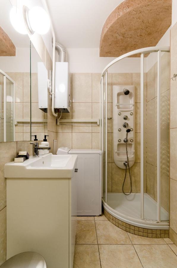 Paulay'S Studio Apartment In The City Center. ブダペスト エクステリア 写真